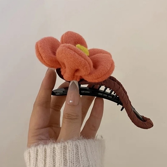 New Women’s plush Flower Hair Claw Clip Pin Floral Hair Accessories in 6 Color - Picture 3 of 16